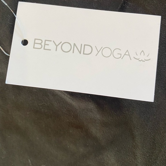 NWT - Beyond Yoga Infinity Hidden Pocket Scarf - Picture 7 of 11